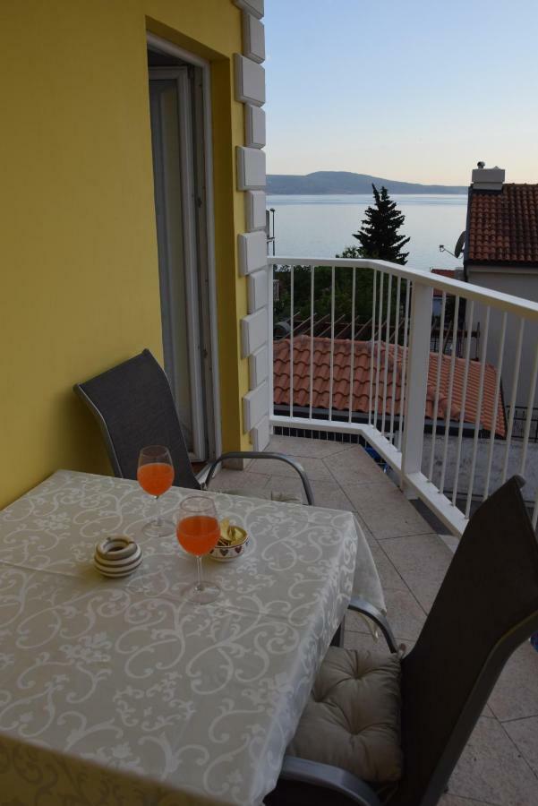 App Lu 5 Apartment Novi Vinodolski Exterior photo
